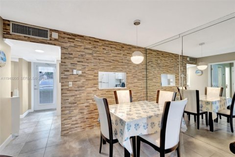 Купить кондоминиум в Лодердейл-Лейкс, Флорида 1 спальня, 63.55м2, № 1998273 - фото 3