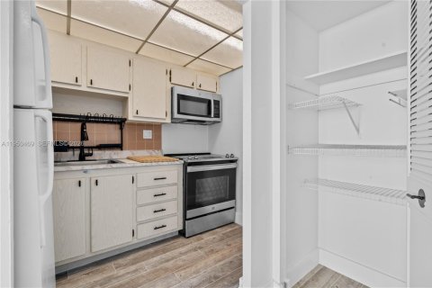 Снять в аренду кондоминиум в Санни-Айлс-Бич, Флорида 55.28м2, № 2005931 - фото 9