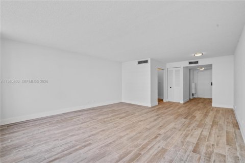 Снять в аренду кондоминиум в Санни-Айлс-Бич, Флорида 55.28м2, № 2005931 - фото 7