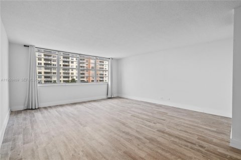 Снять в аренду кондоминиум в Санни-Айлс-Бич, Флорида 55.28м2, № 2005931 - фото 5