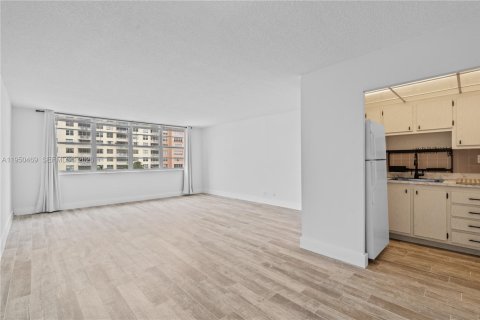 Снять в аренду кондоминиум в Санни-Айлс-Бич, Флорида 55.28м2, № 2005931 - фото 16