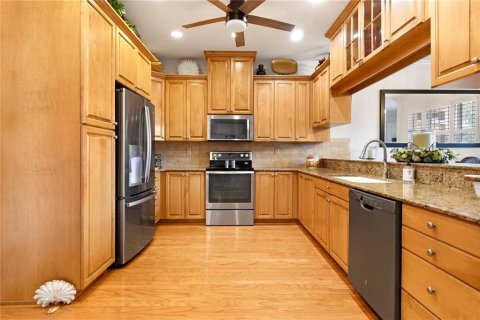 Townhouse in Palm Harbor, Florida 3 bedrooms, 175.68 sq.m. № 2196026 - photo 7