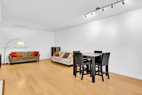 Copropriété à louer à Miami, Floride: 2 chambres, 130.06 m2 № 2050972 - photo 8