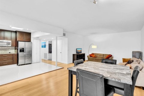 Copropriété à louer à Miami, Floride: 2 chambres, 130.06 m2 № 2050972 - photo 10