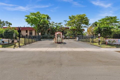 Copropriété à louer à Miami, Floride: 2 chambres, 130.06 m2 № 2050972 - photo 21