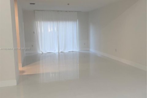 Снять в аренду виллу или дом в Майами, Флорида 4 спальни, 181.16м2, № 1983144 - фото 14