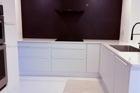 Снять в аренду виллу или дом в Майами, Флорида 4 спальни, 181.16м2, № 1983144 - фото 4