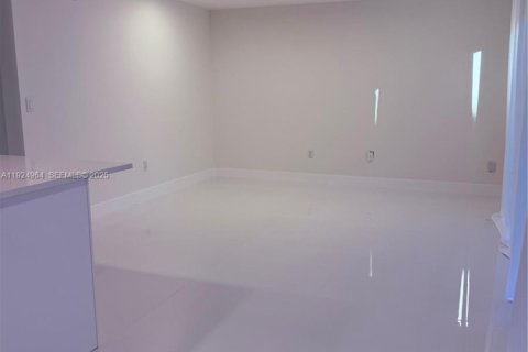 Снять в аренду виллу или дом в Майами, Флорида 4 спальни, 181.16м2, № 1983144 - фото 17