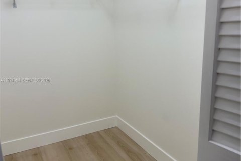 Снять в аренду виллу или дом в Майами, Флорида 4 спальни, 181.16м2, № 1983144 - фото 22