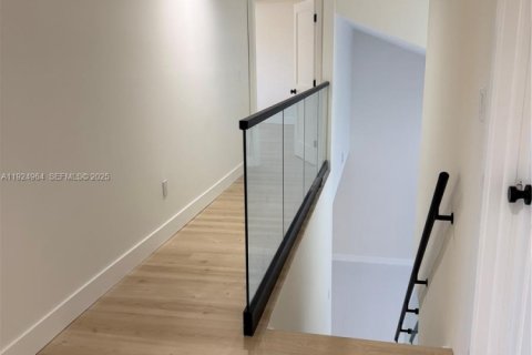 Снять в аренду виллу или дом в Майами, Флорида 4 спальни, 181.16м2, № 1983144 - фото 18