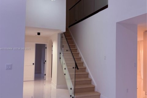 Снять в аренду виллу или дом в Майами, Флорида 4 спальни, 181.16м2, № 1983144 - фото 11