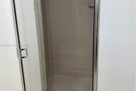 Снять в аренду виллу или дом в Майами, Флорида 4 спальни, 181.16м2, № 1983144 - фото 26