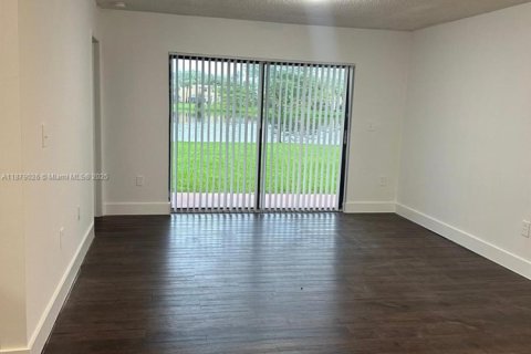 Снять в аренду кондоминиум в Санрайз, Флорида 3 спальни, 112.97м2, № 1924520 - фото 18