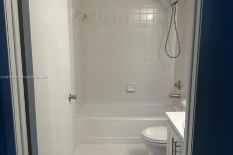 Снять в аренду кондоминиум в Санрайз, Флорида 3 спальни, 112.97м2, № 1924520 - фото 3