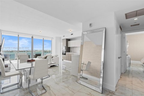 Condominio en venta en Miami, Florida, 2 dormitorios, 107.95 m2 № 1863303 - foto 2