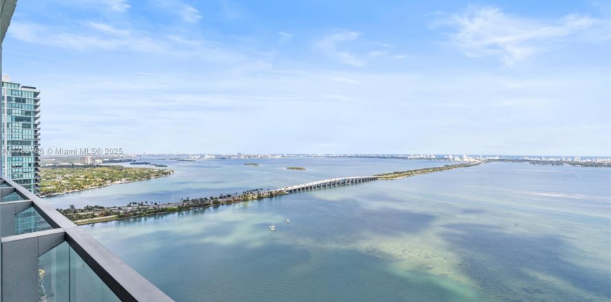 Condominio en Miami, Florida, 2 dormitorios  № 1863303