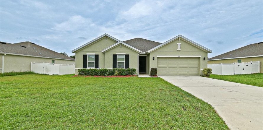 House in Belleview, Florida 4 bedrooms, 193.79 sq.m. № 1844493