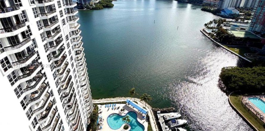 Кондоминиум с 2 спальнями в Авентура, Флорида № 2025414