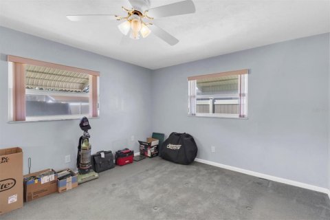 House in Seminole, Florida 3 bedrooms, 149.2 sq.m. № 2414107 - photo 21