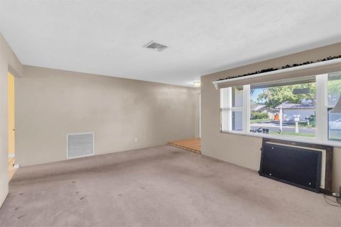 House in Seminole, Florida 3 bedrooms, 149.2 sq.m. № 2414107 - photo 10