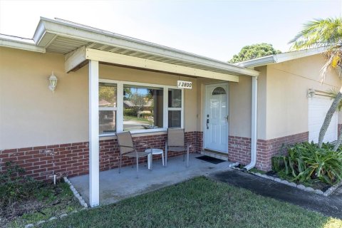 House in Seminole, Florida 3 bedrooms, 149.2 sq.m. № 2414107 - photo 5