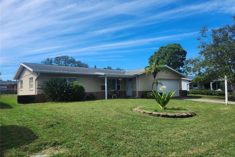 House in Seminole, Florida 3 bedrooms, 149.2 sq.m. № 2414107 - photo 3