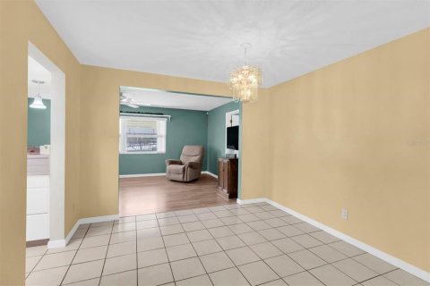 House in Seminole, Florida 3 bedrooms, 149.2 sq.m. № 2414107 - photo 11
