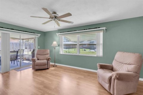 House in Seminole, Florida 3 bedrooms, 149.2 sq.m. № 2414107 - photo 14
