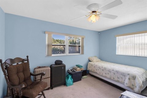 House in Seminole, Florida 3 bedrooms, 149.2 sq.m. № 2414107 - photo 24