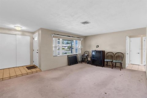 House in Seminole, Florida 3 bedrooms, 149.2 sq.m. № 2414107 - photo 7