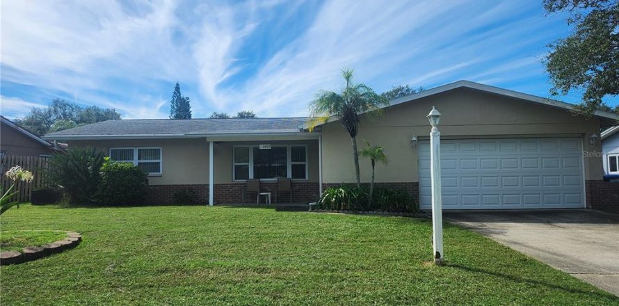 House in Seminole, Florida 3 bedrooms, 149.2 sq.m. № 2414107