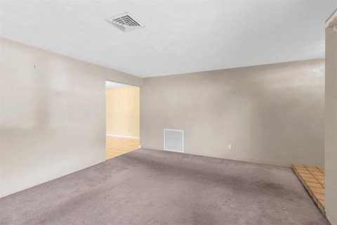 House in Seminole, Florida 3 bedrooms, 149.2 sq.m. № 2414107 - photo 9