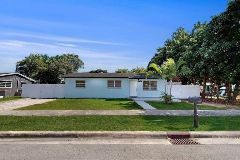 Casa en Florida City, Florida 3 dormitorios, 99.87 m2 № 2016920