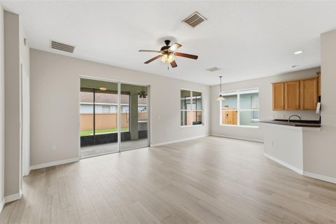 Villa ou maison à vendre à Sanford, Floride: 3 chambres, 143.91 m2 № 2410193 - photo 4