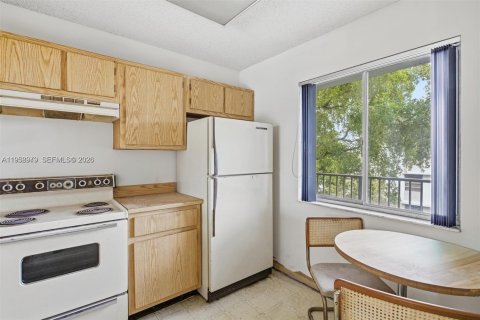 Condo in Miramar, Florida, 2 bedrooms № 2017794 - photo 11