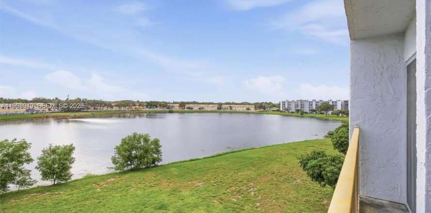 Condo in Miramar, Florida, 2 bedrooms № 2017794