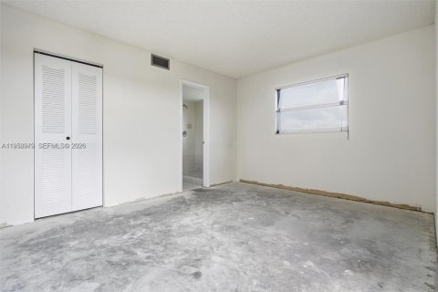 Condo in Miramar, Florida, 2 bedrooms № 2017794 - photo 14