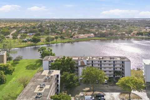 Condo in Miramar, Florida, 2 bedrooms № 2017794 - photo 22