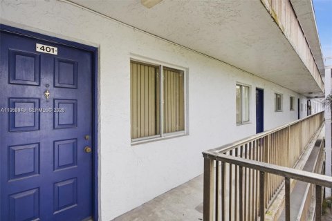 Condo in Miramar, Florida, 2 bedrooms № 2017794 - photo 29