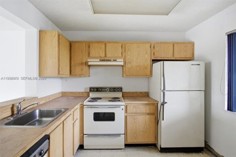 Condo in Miramar, Florida, 2 bedrooms № 2017794 - photo 9