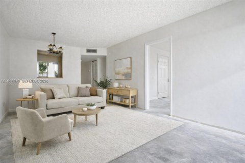 Condo in Miramar, Florida, 2 bedrooms № 2017794 - photo 12