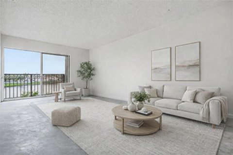 Condo in Miramar, Florida, 2 bedrooms № 2017794 - photo 4