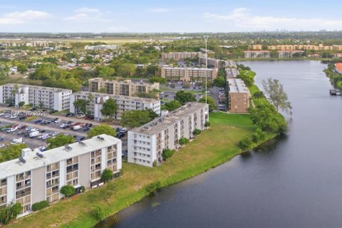 Condo in Miramar, Florida, 2 bedrooms № 2017794 - photo 26