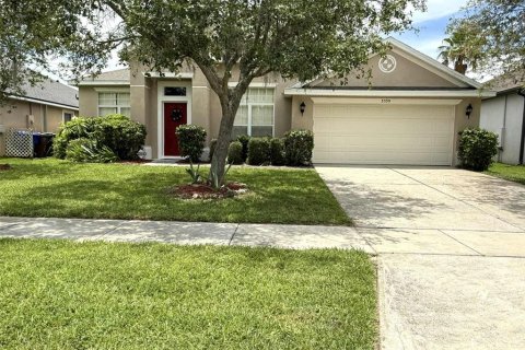 House in Kissimmee, Florida 4 bedrooms, 213.49 sq.m. № 2105540 - photo 2