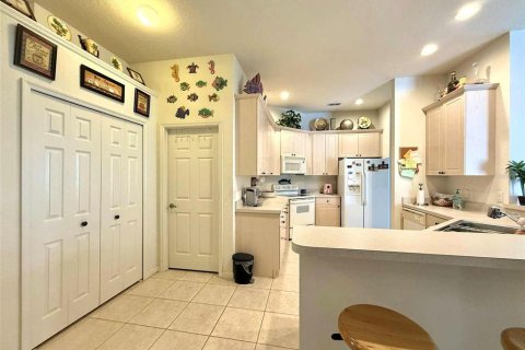 House in Kissimmee, Florida 4 bedrooms, 213.49 sq.m. № 2105540 - photo 13
