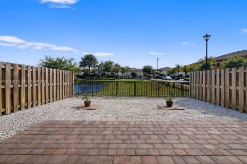 Touwnhouse à louer à Miami, Floride: 3 chambres, 195.47 m2 № 2000153 - photo 2