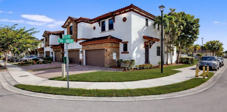 Touwnhouse à Miami, Floride 3 chambres, 195.47 m2 № 2000153