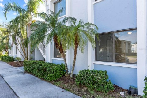 Condo in Bradenton, Florida, 1 bedroom  № 1808077 - photo 9
