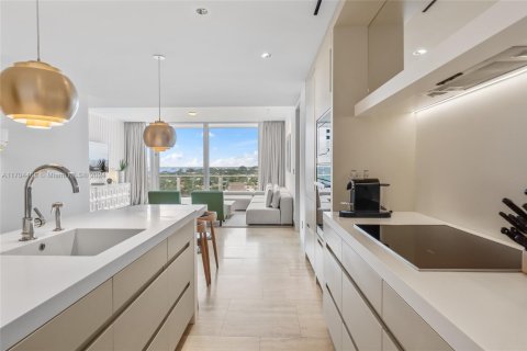 Condo in Surfside, Florida, 2 bedrooms  № 1865514 - photo 1