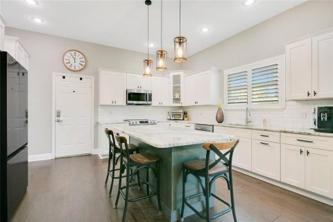 House in Orlando, Florida 4 bedrooms, 239.69 sq.m. № 1610028 - photo 2
